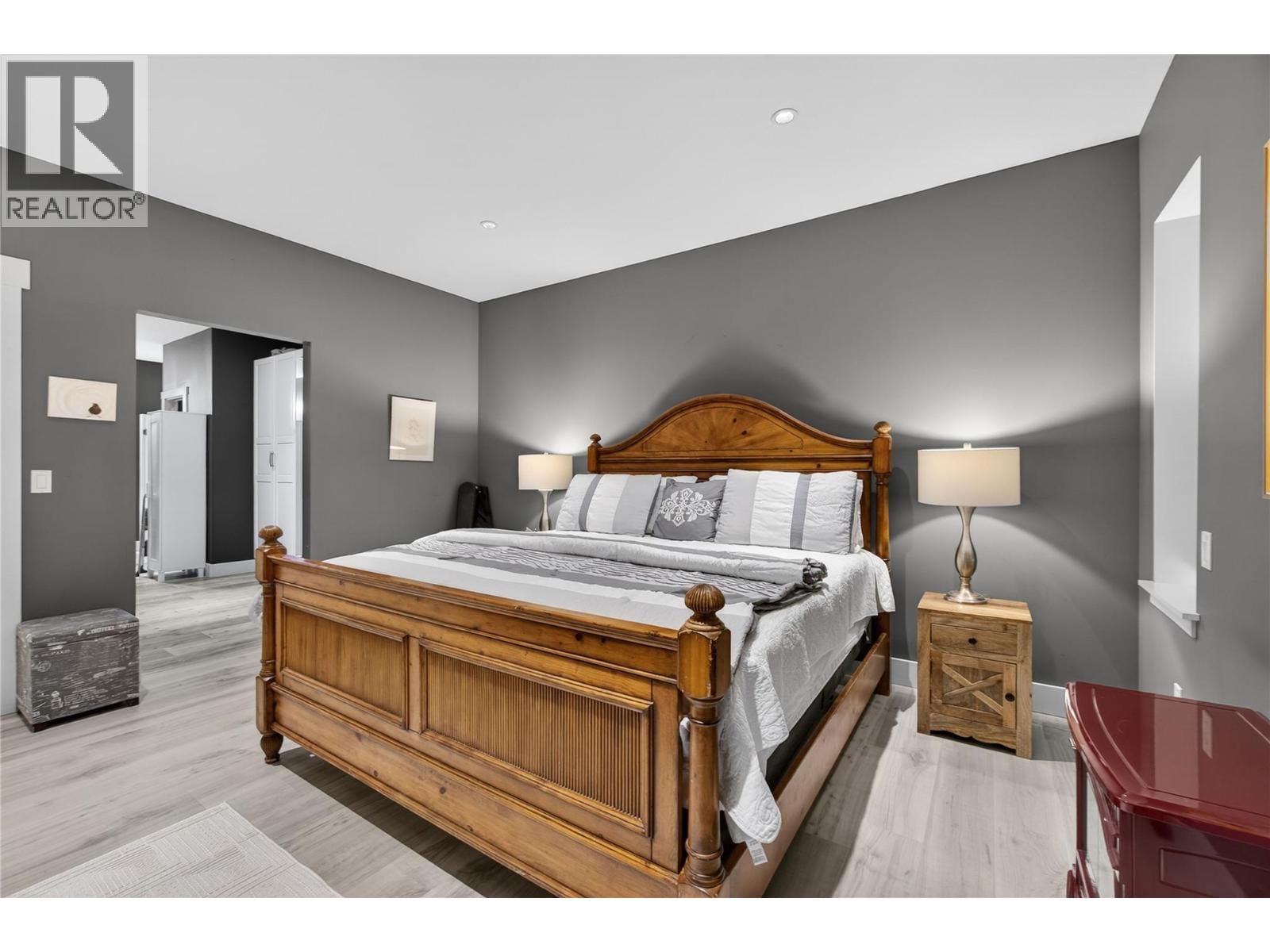 339 HUMMINGBIRD AVENUE Image 25