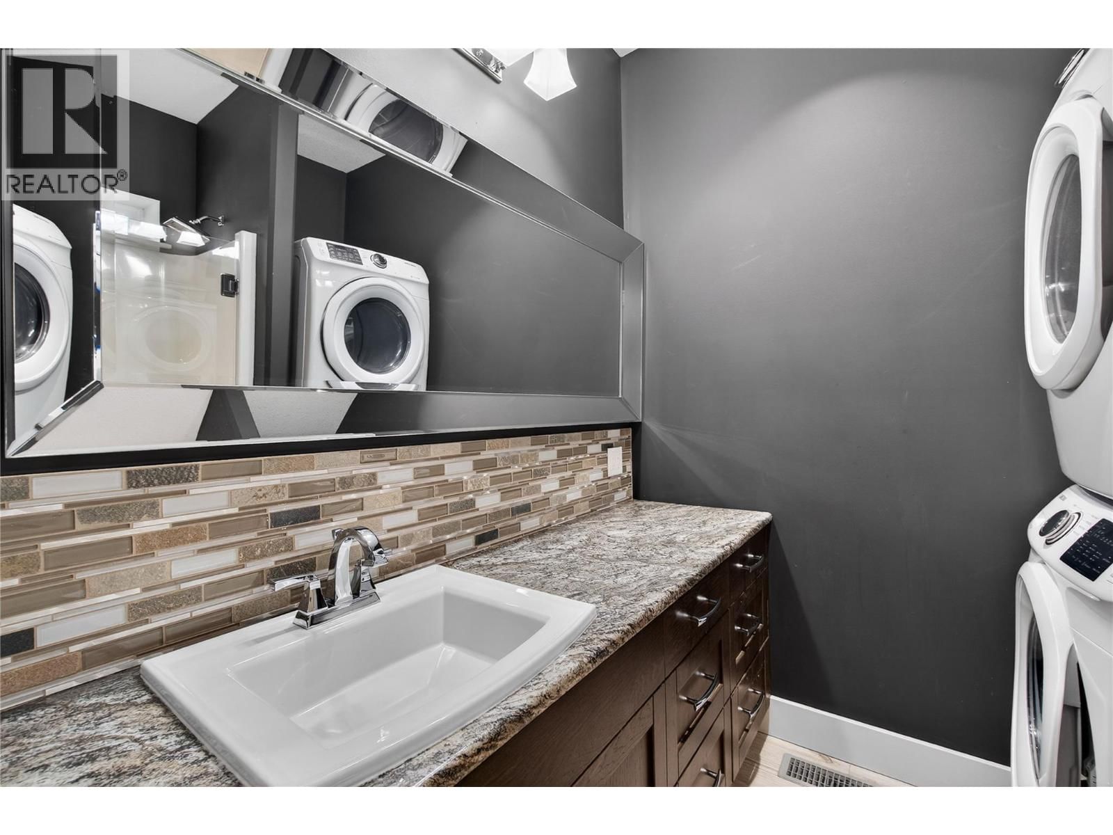 339 HUMMINGBIRD AVENUE Image 27