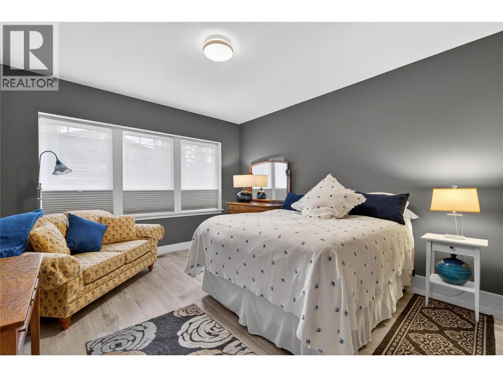 339 HUMMINGBIRD AVENUE Image 34