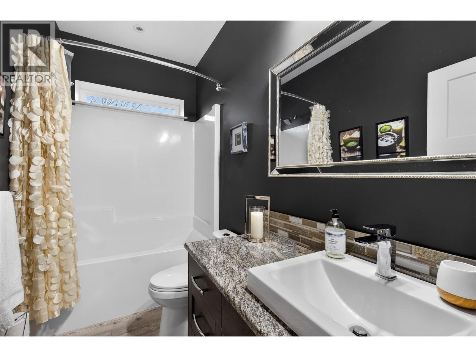 339 HUMMINGBIRD AVENUE Image 37