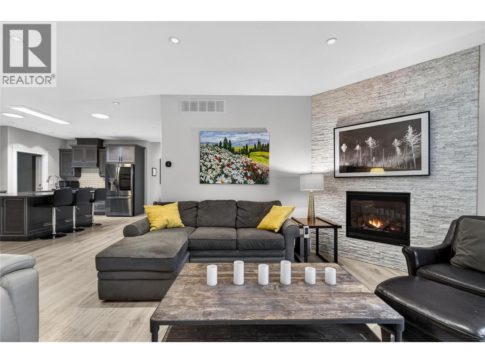 339 HUMMINGBIRD AVENUE Image 5