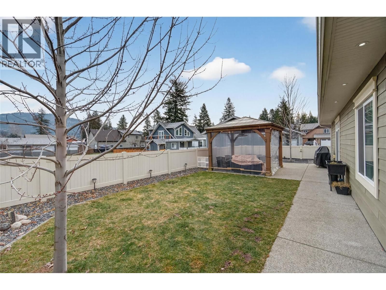 339 HUMMINGBIRD AVENUE Image 53