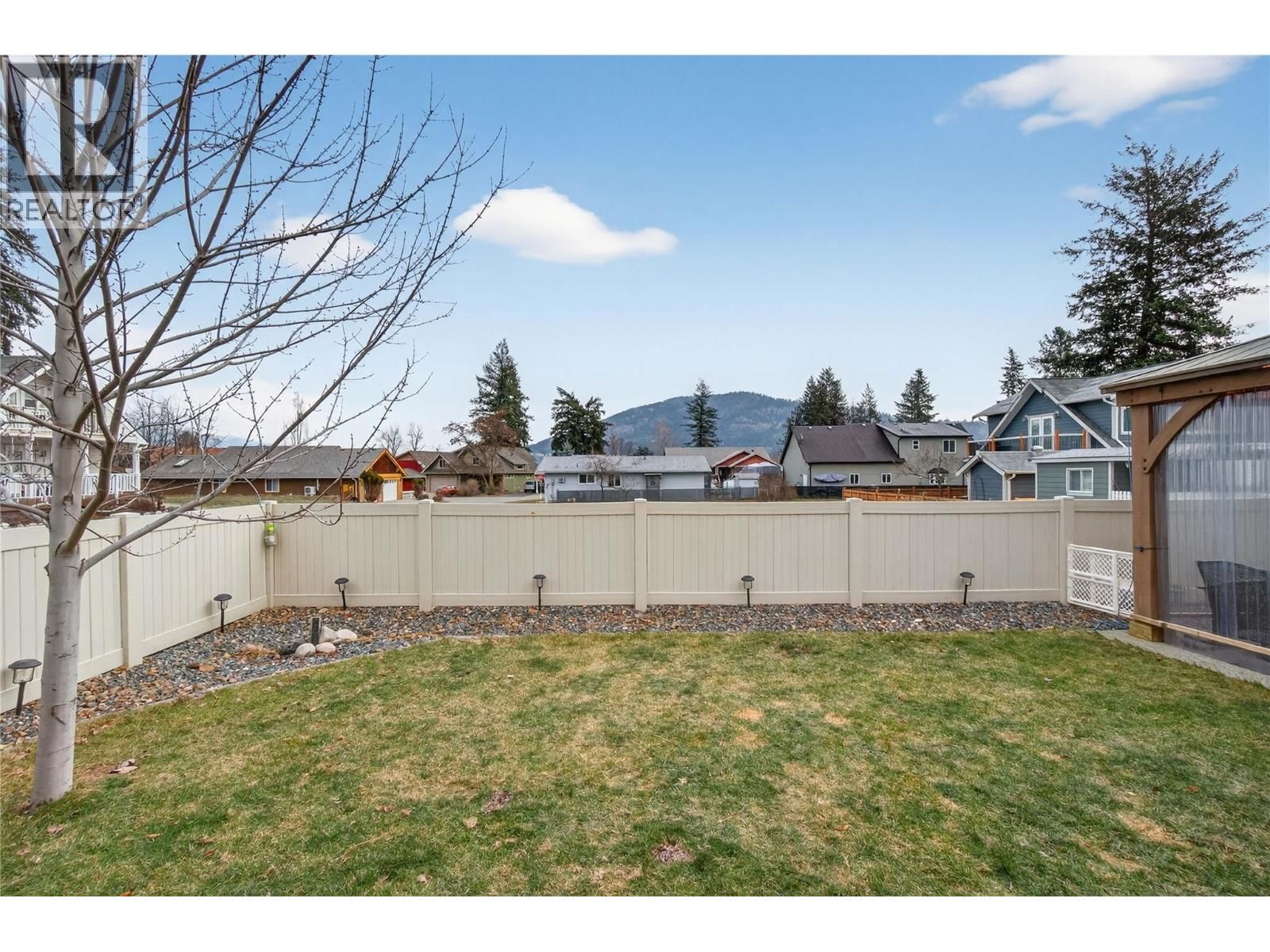 339 HUMMINGBIRD AVENUE Image 54