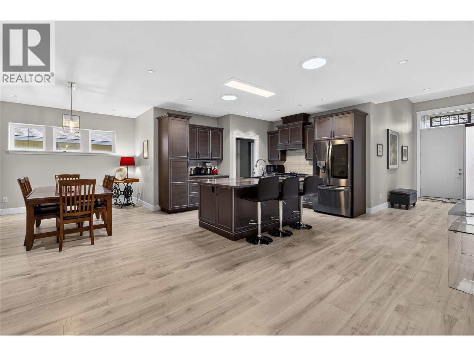 339 HUMMINGBIRD AVENUE Image 7