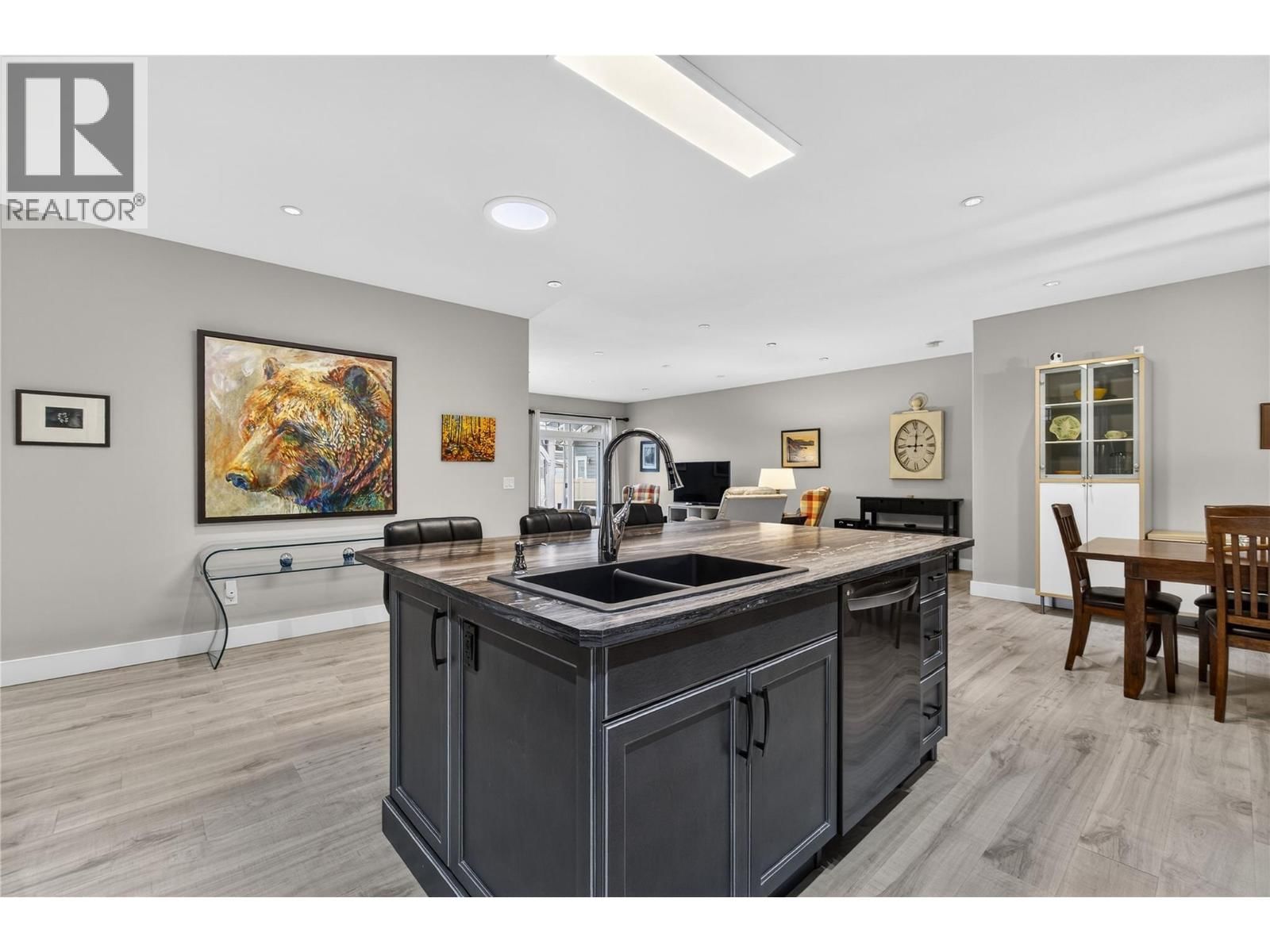 339 HUMMINGBIRD AVENUE Image 8