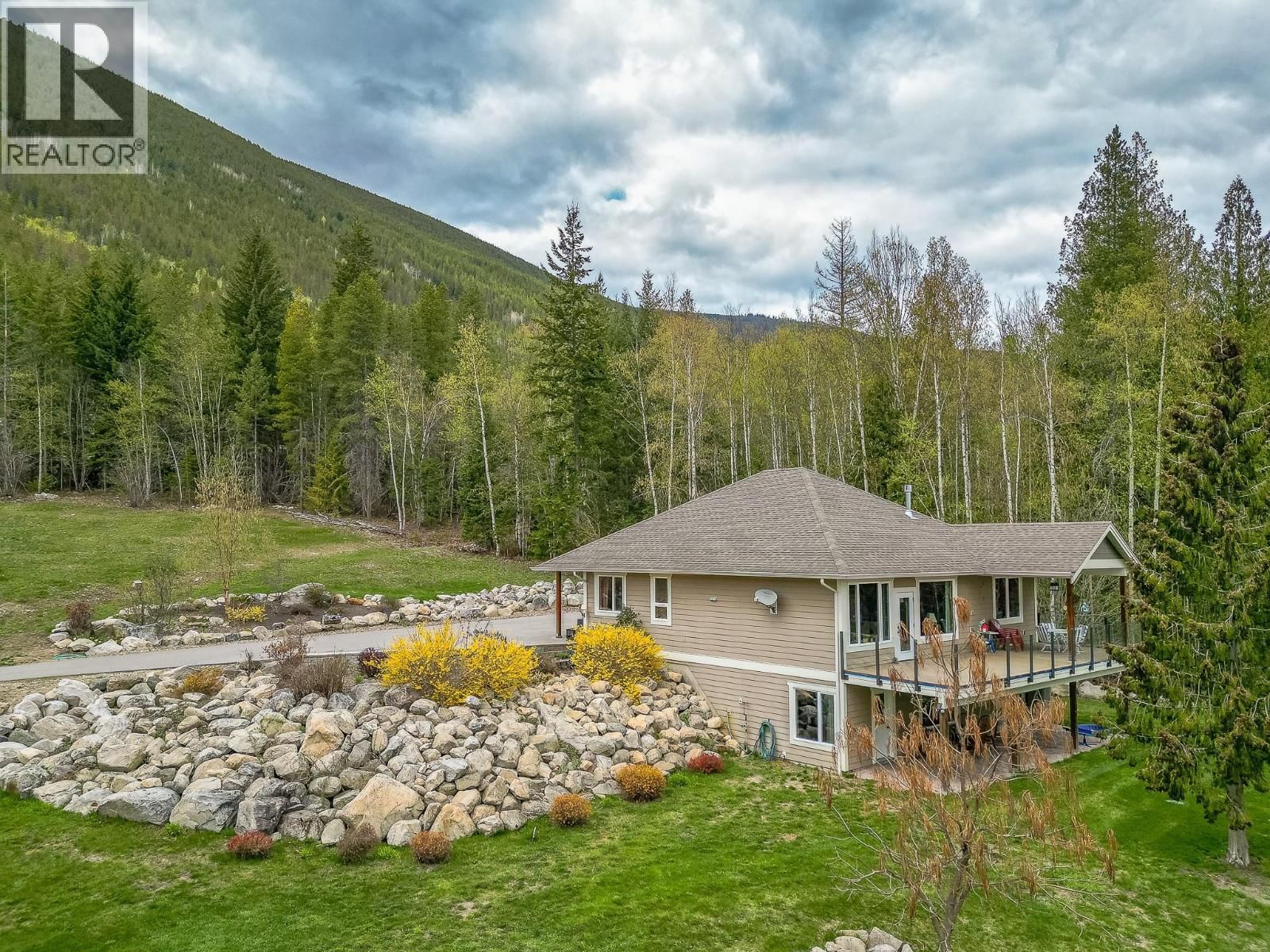  1 Avenue Northwest, Salmon Arm, British Columbia V1E 3B2