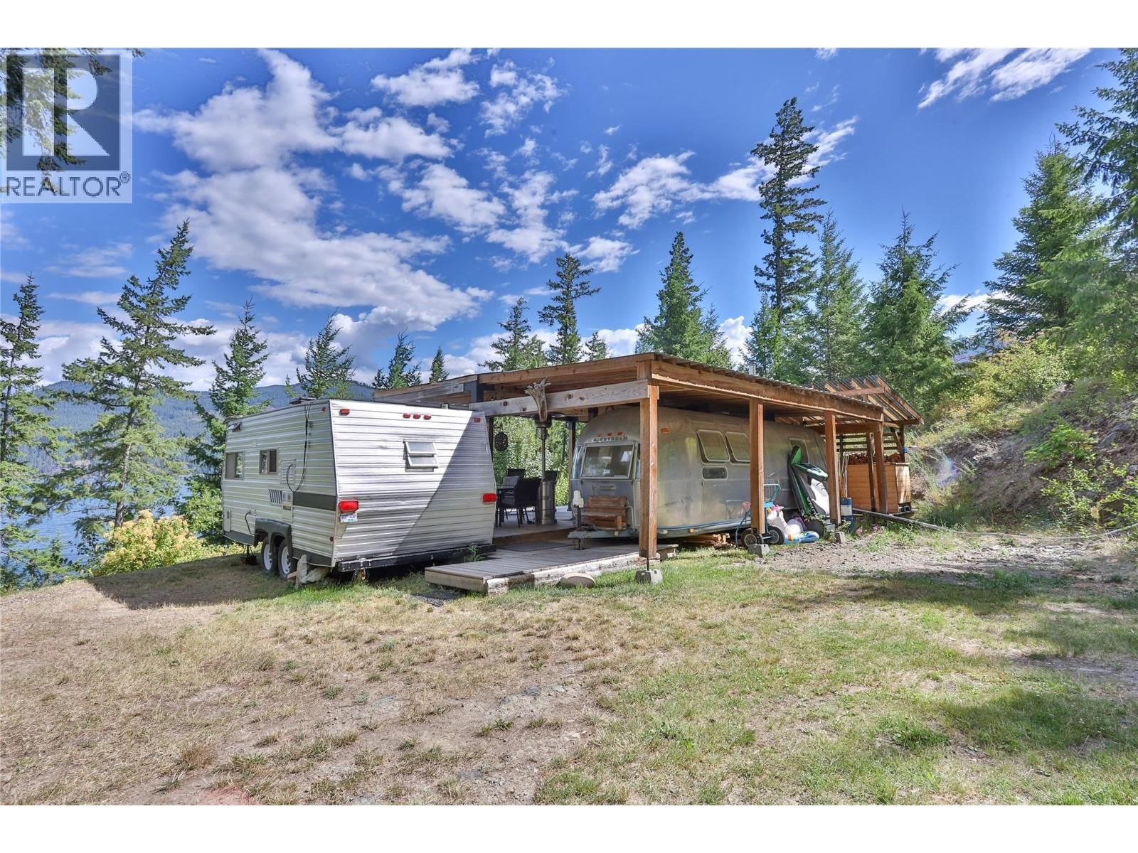 LOWER ARROW LAKE Image 17