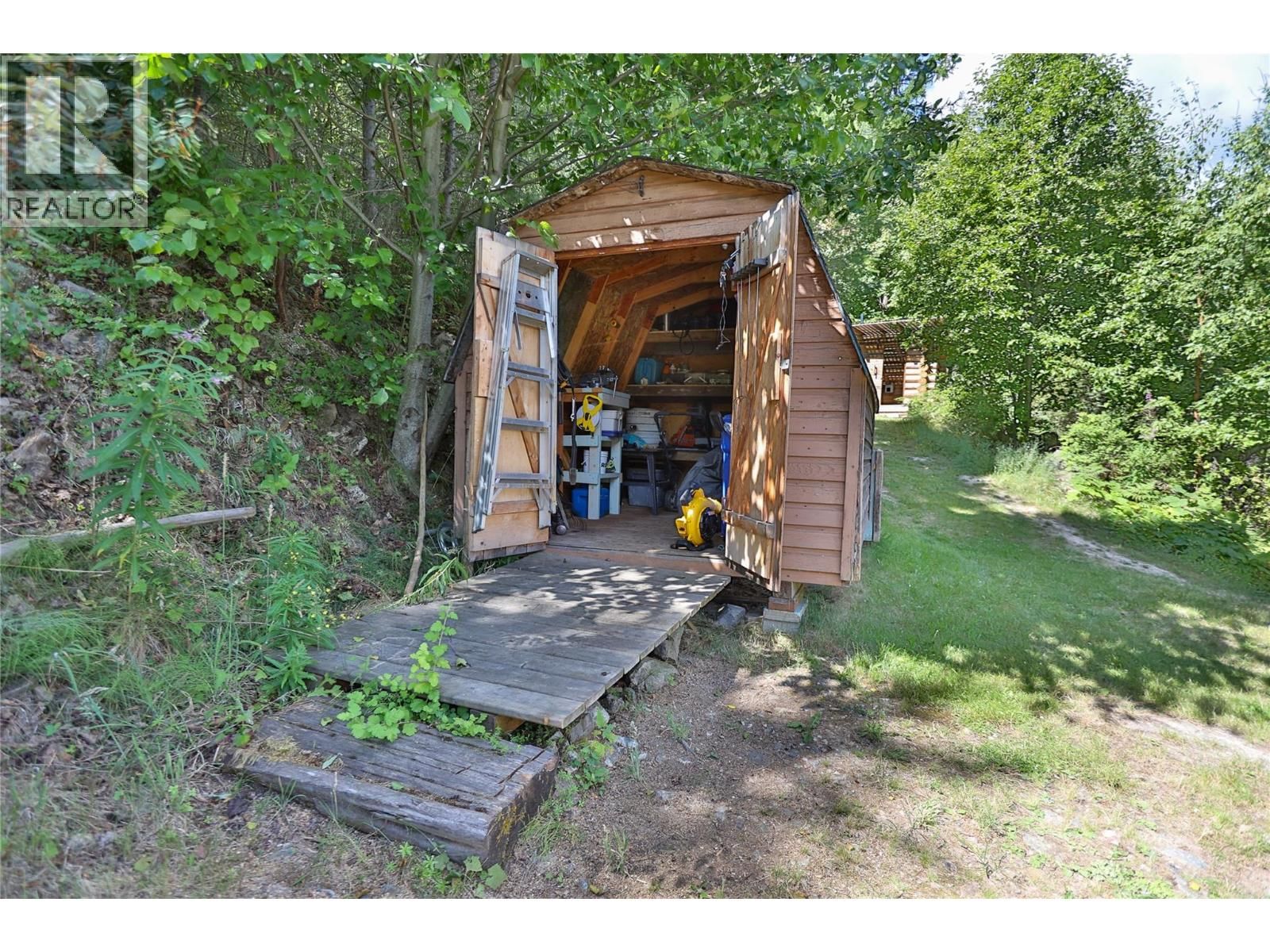 LOWER ARROW LAKE Image 19