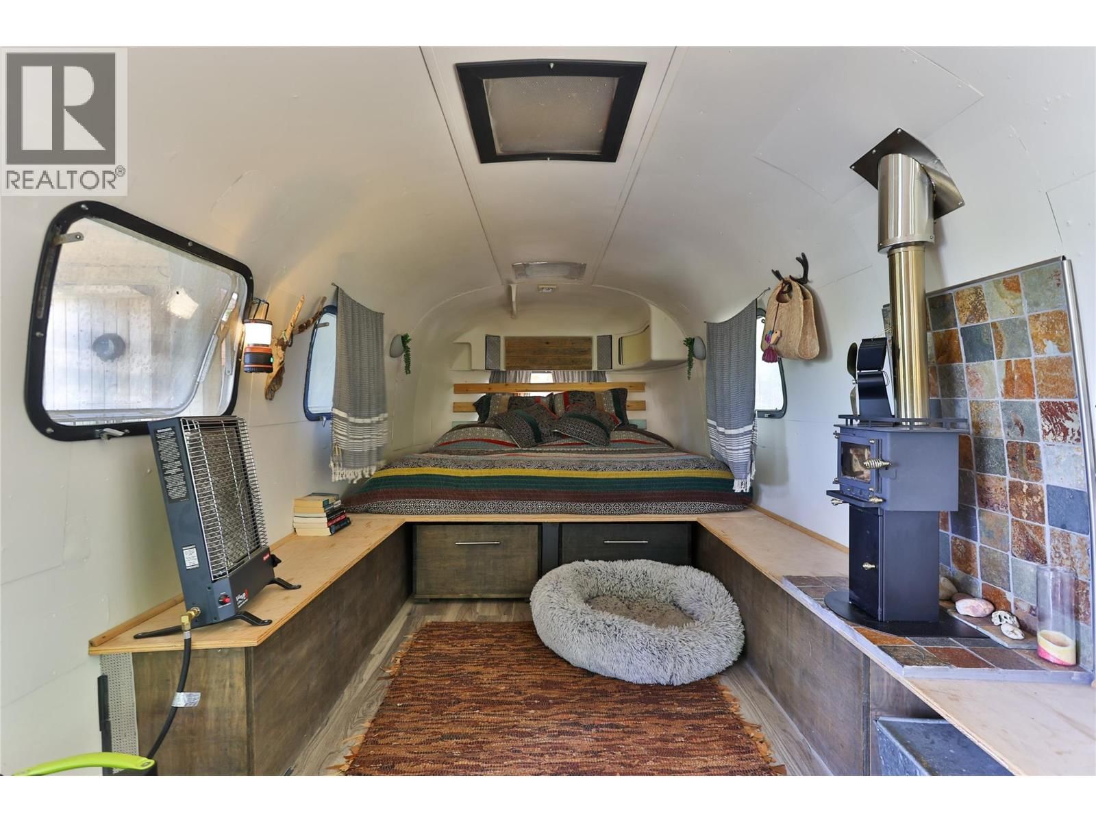 LOWER ARROW LAKE Image 25