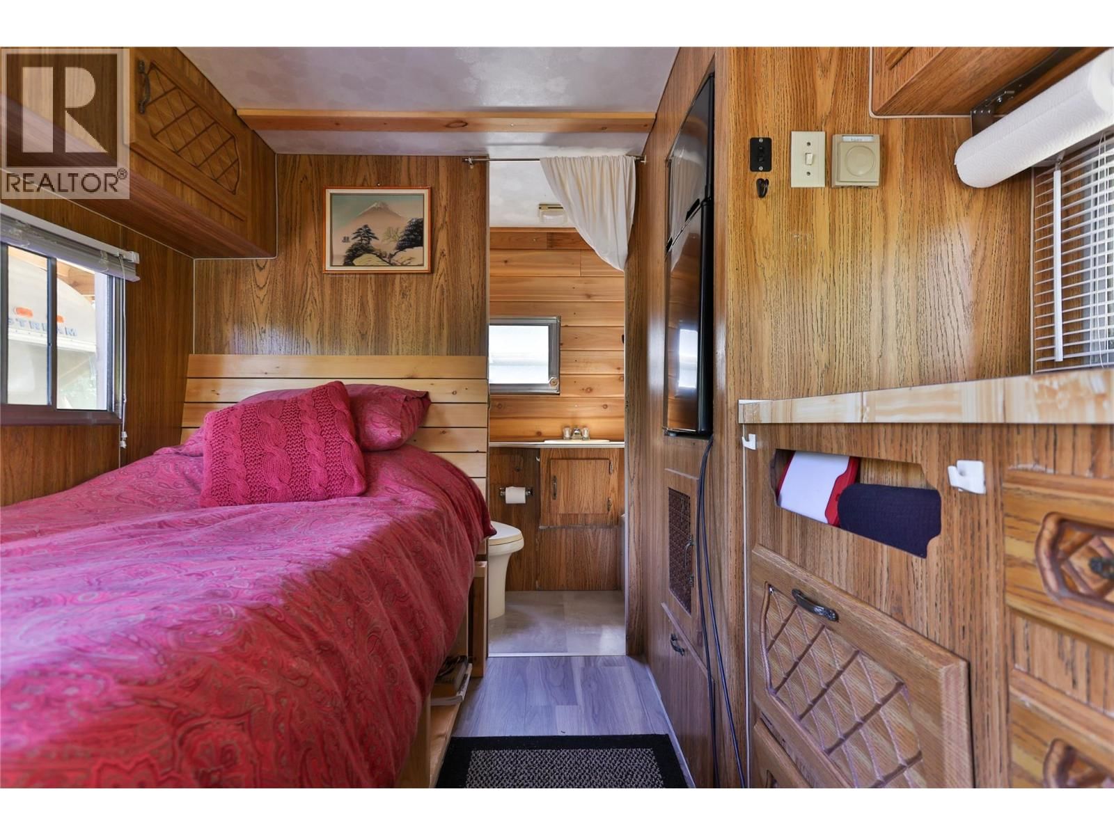 LOWER ARROW LAKE Image 31