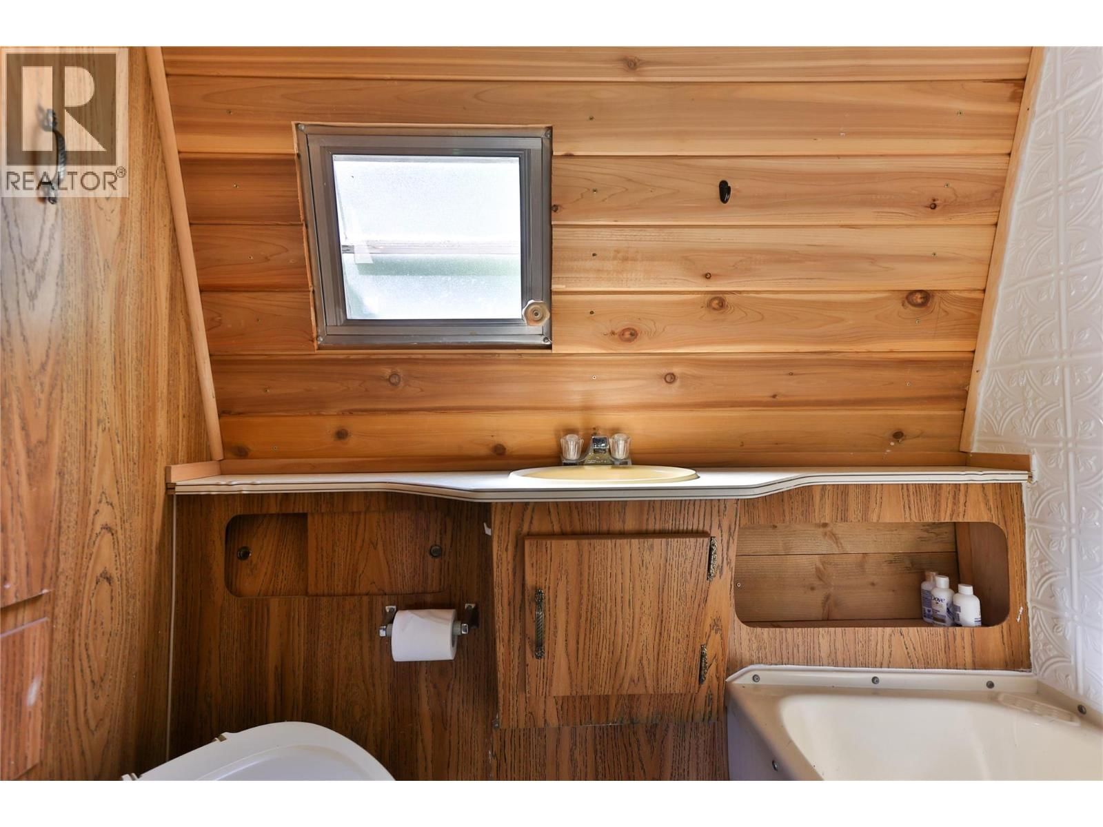 LOWER ARROW LAKE Image 32