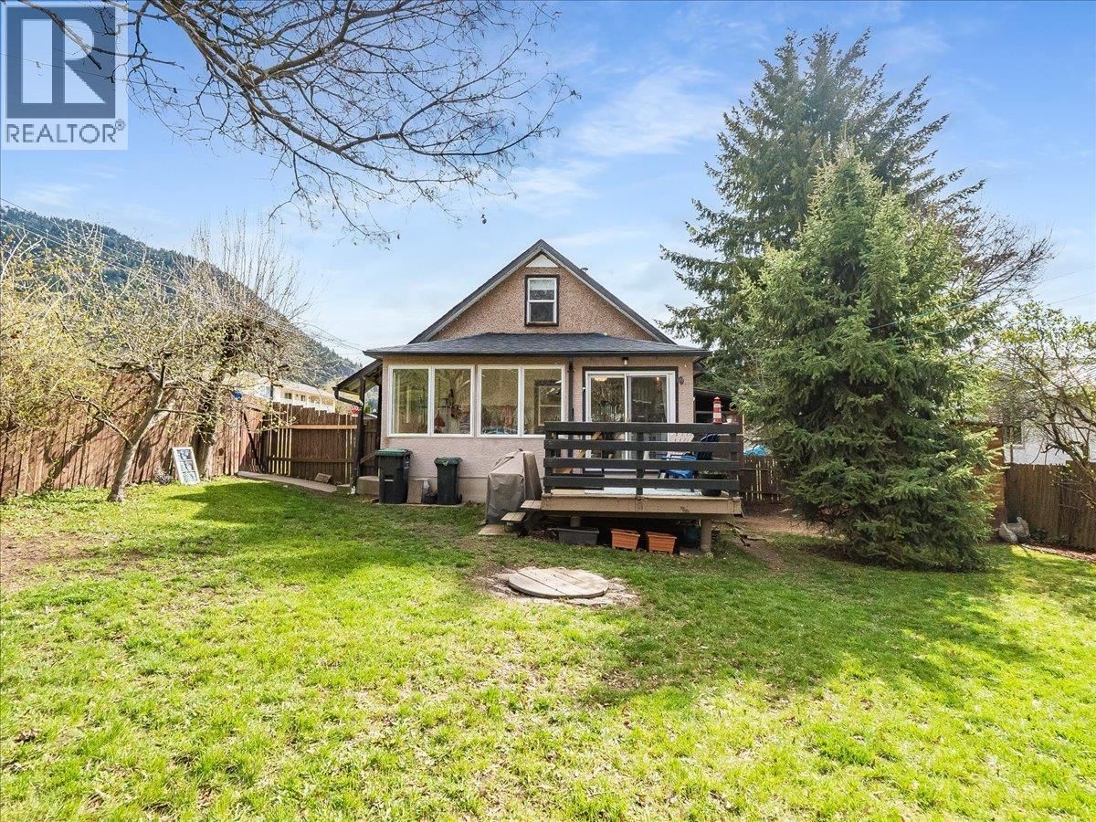 702 6TH STREET Image 1