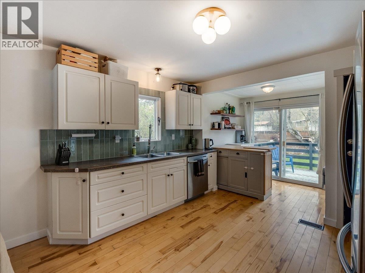 702 6TH STREET Image 13