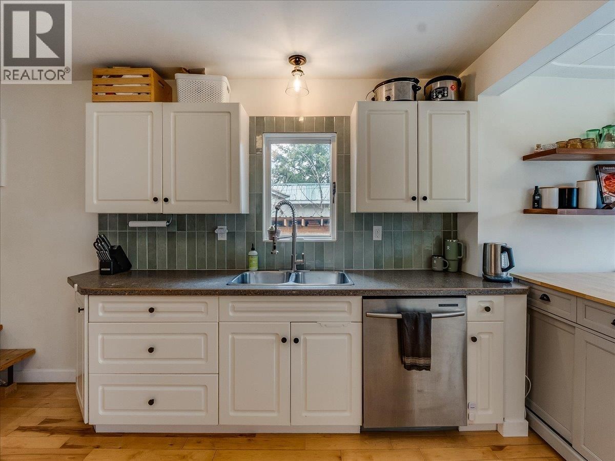 702 6TH STREET Image 14