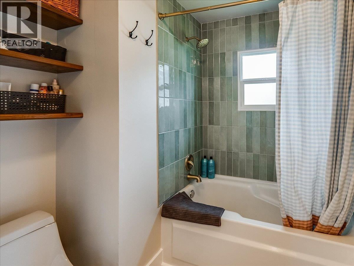 702 6TH STREET Image 21