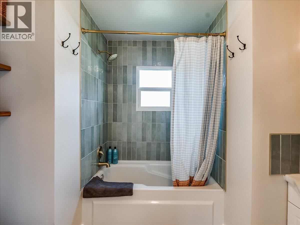 702 6TH STREET Image 22