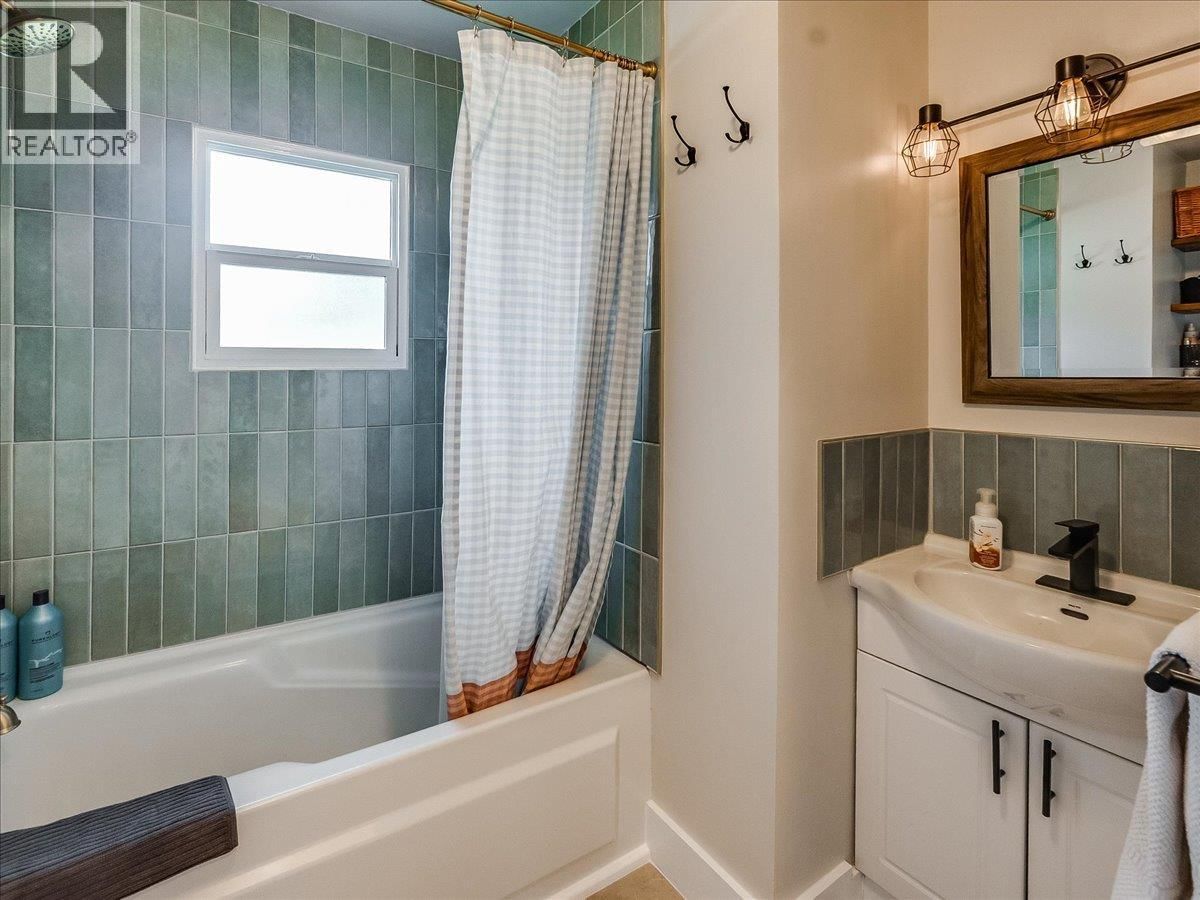 702 6TH STREET Image 23