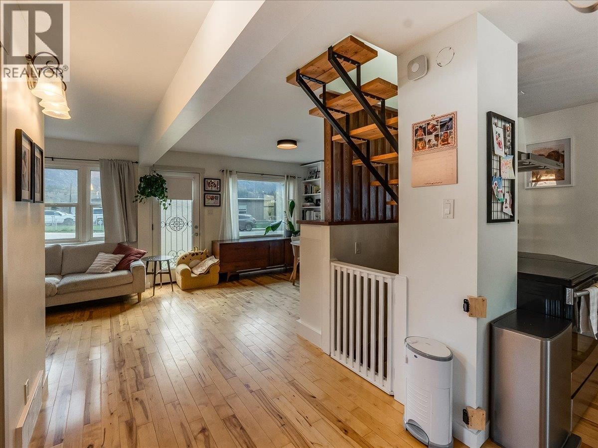 702 6TH STREET Image 24