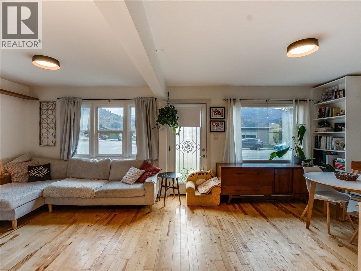 702 6TH STREET Image 25