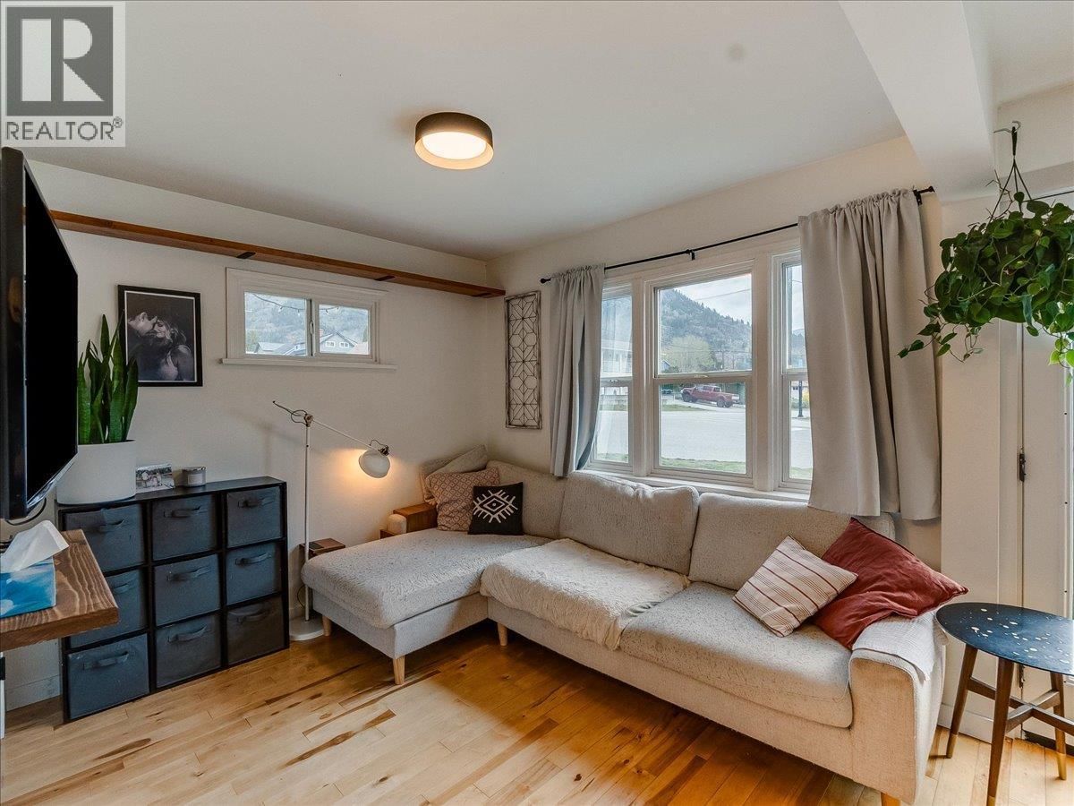 702 6TH STREET Image 26