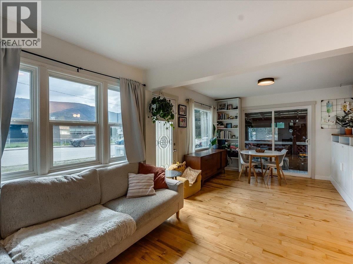 702 6TH STREET Image 27