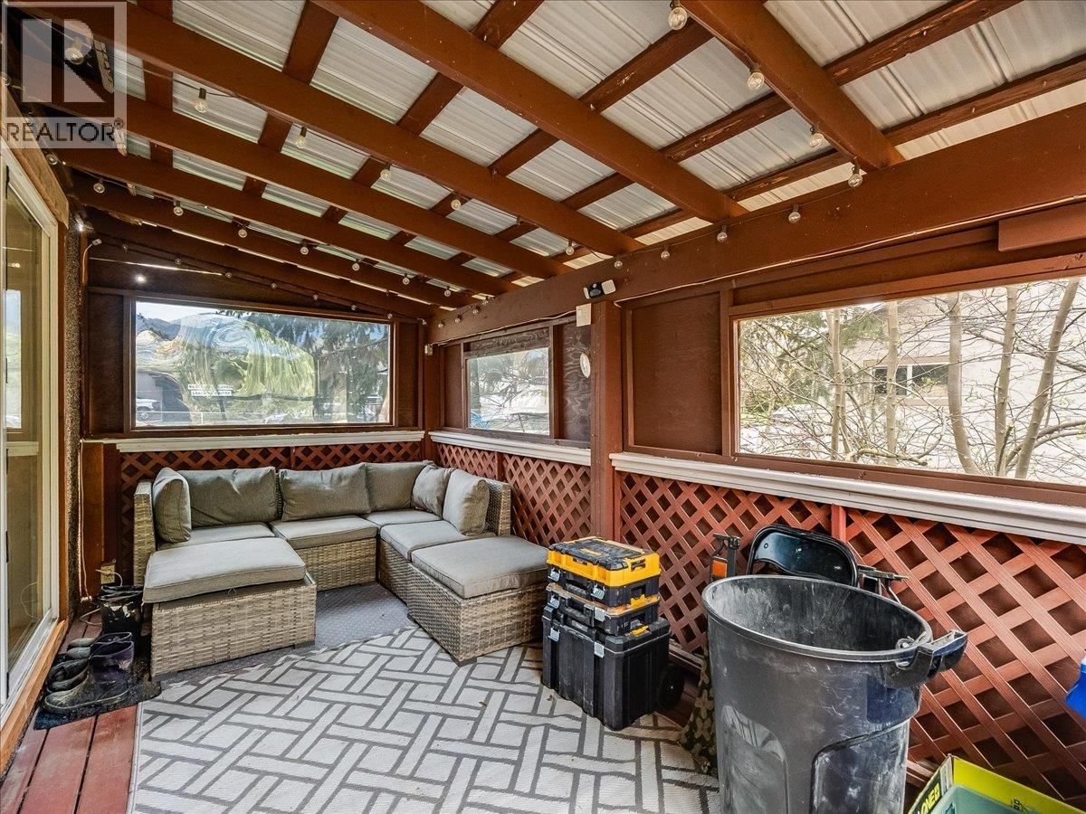 702 6TH STREET Image 32