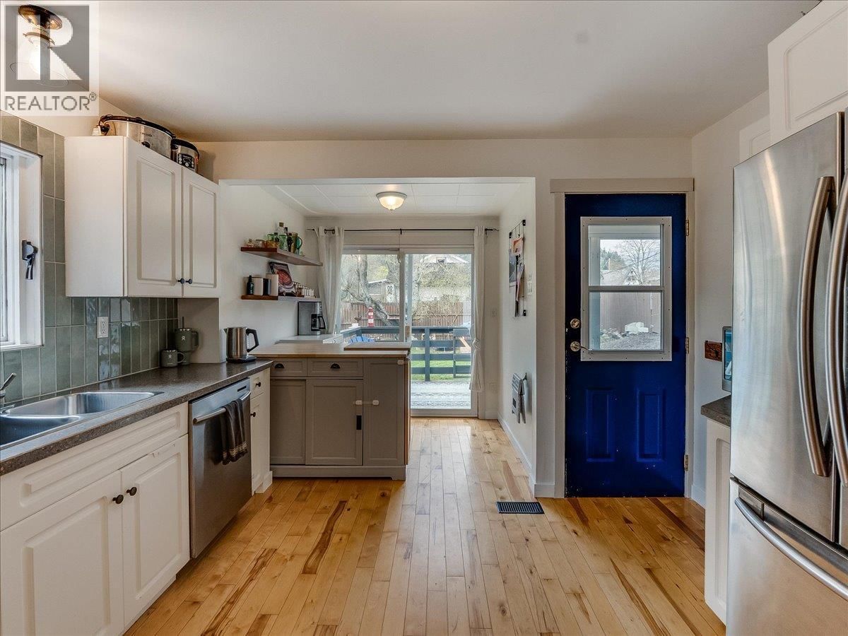 702 6TH STREET Image 7