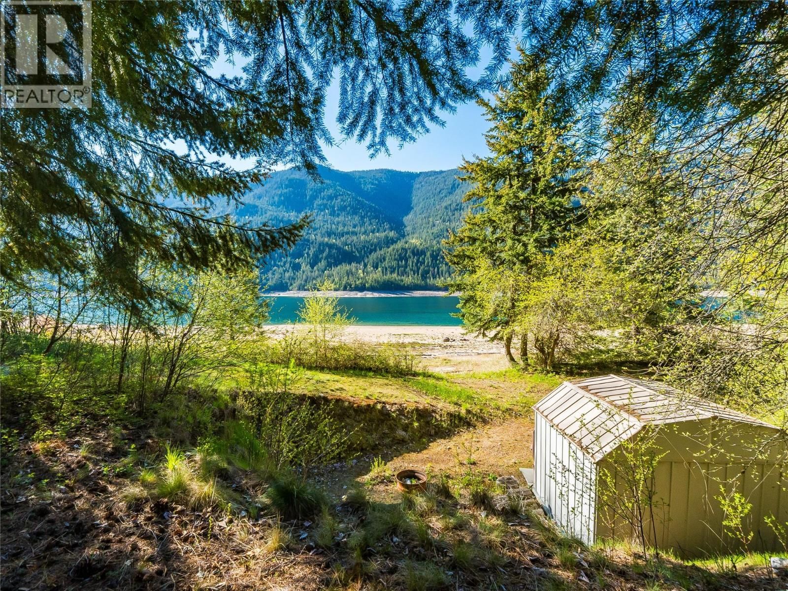 5378 Broadwater Road, Castlegar, British Columbia V2N 4V8