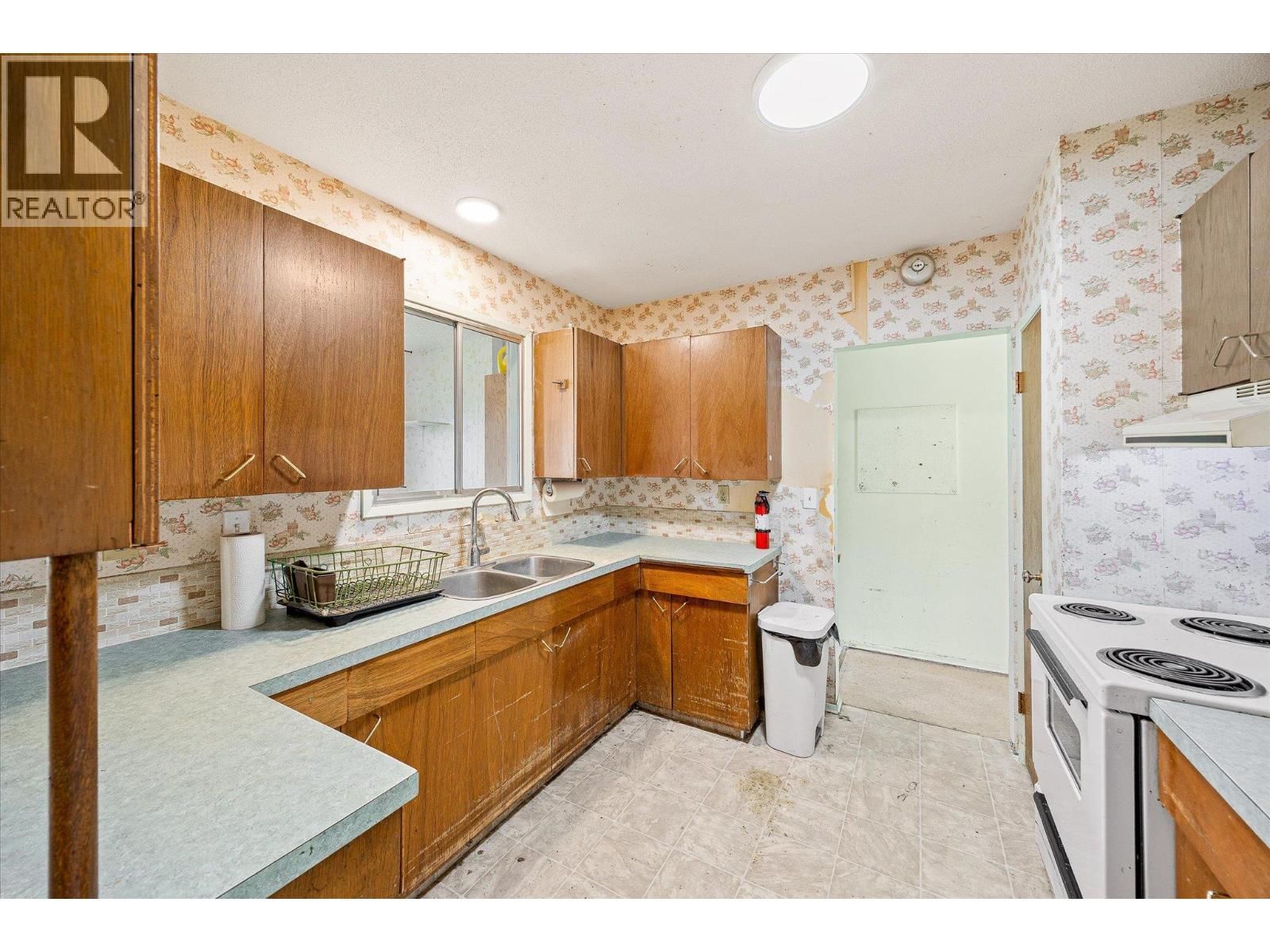 945 KENNEDY STREET Image 12