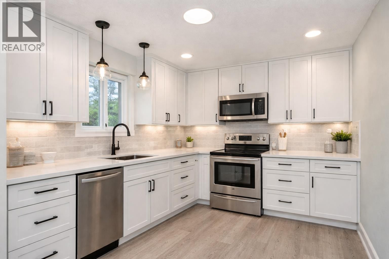 945 KENNEDY STREET Image 13