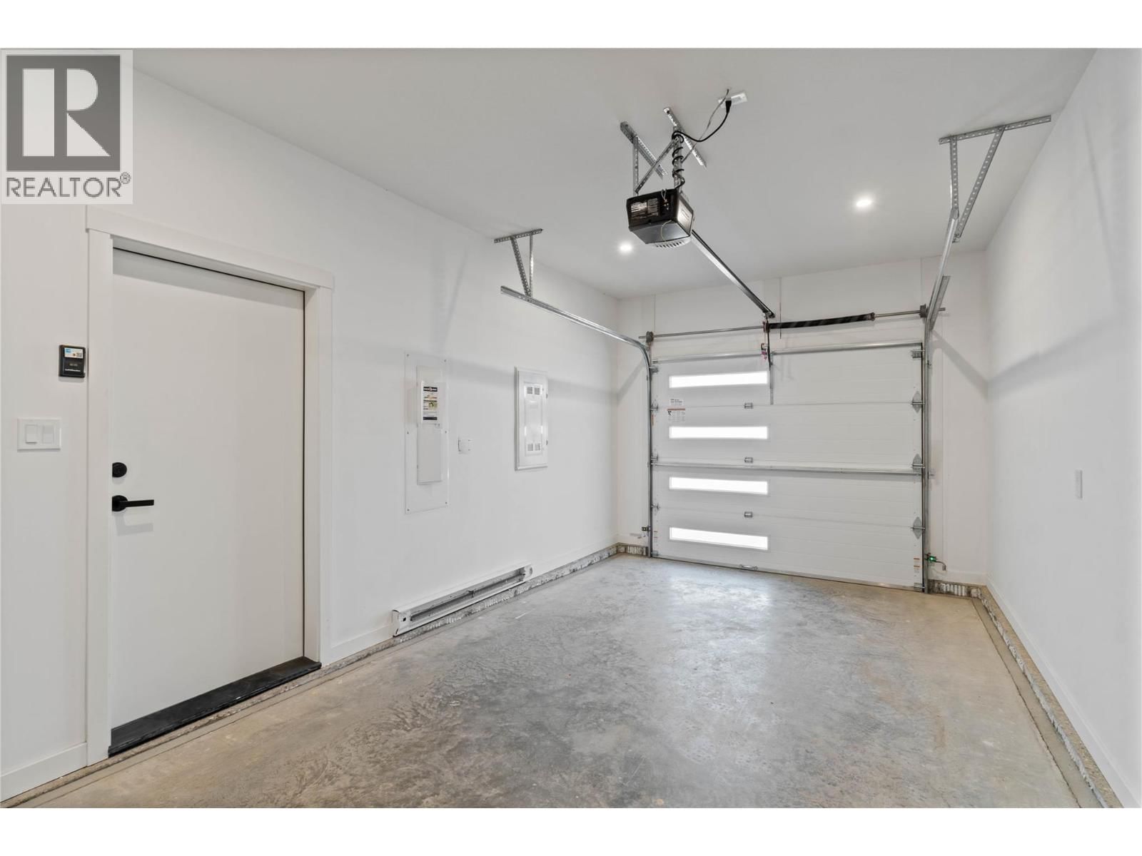 108 - 3580 VALLEYVIEW DRIVE Image 28