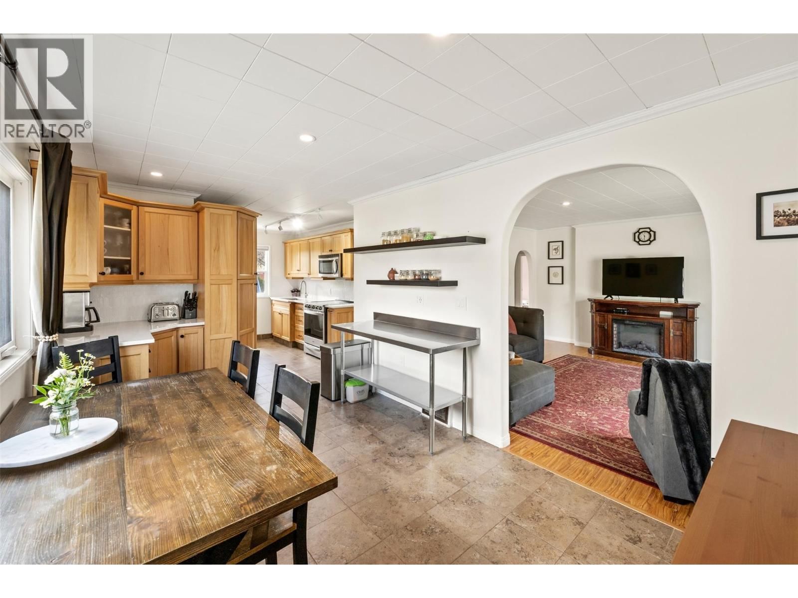 6437 BADGER STREET Image 10