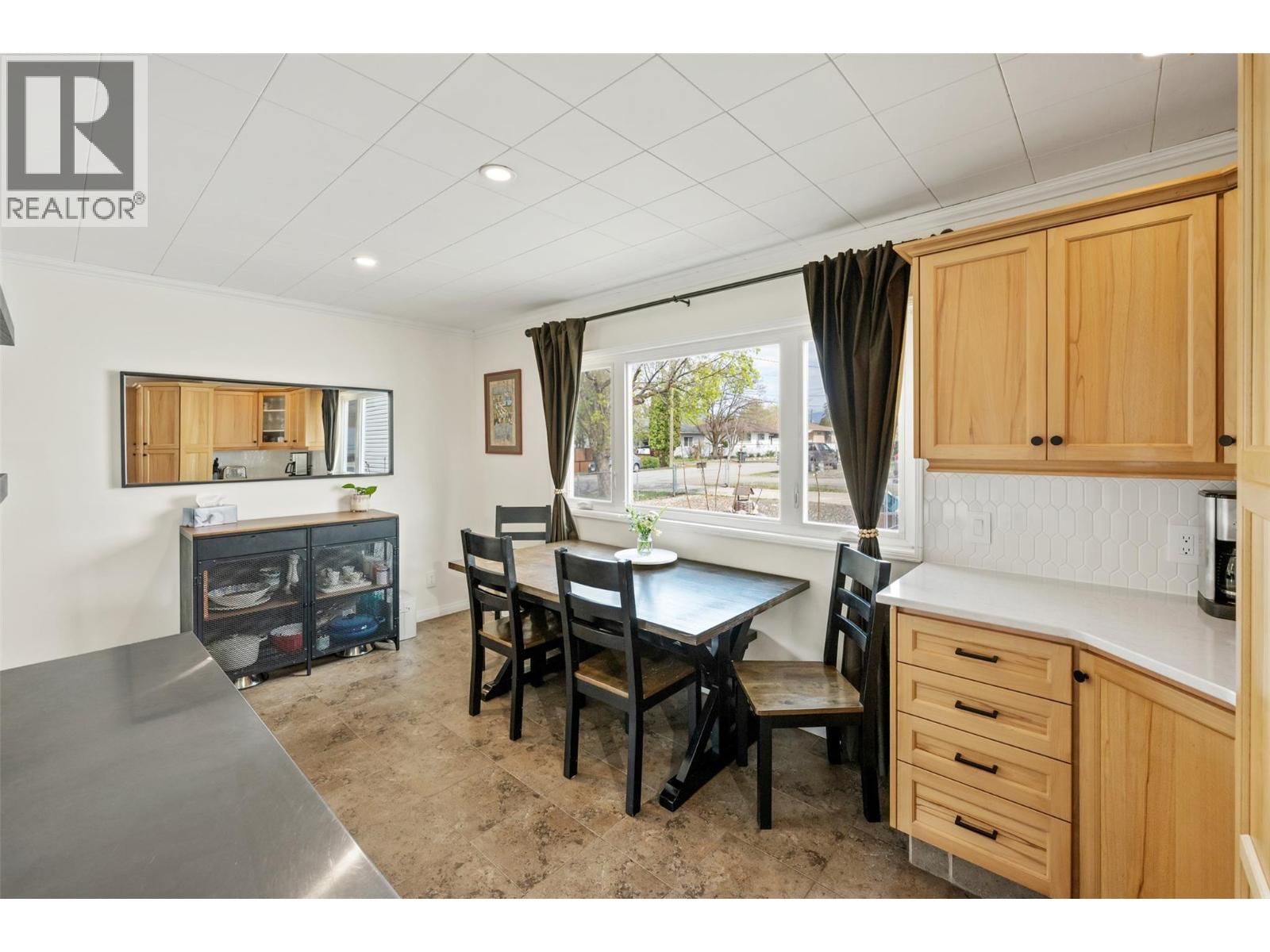 6437 BADGER STREET Image 12