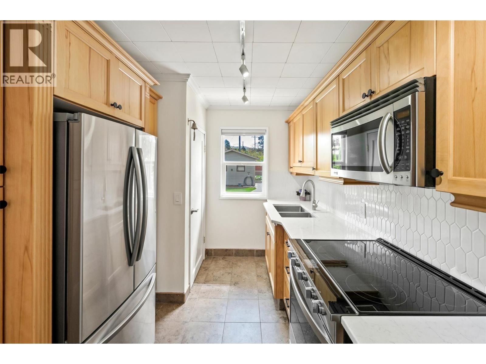 6437 BADGER STREET Image 15