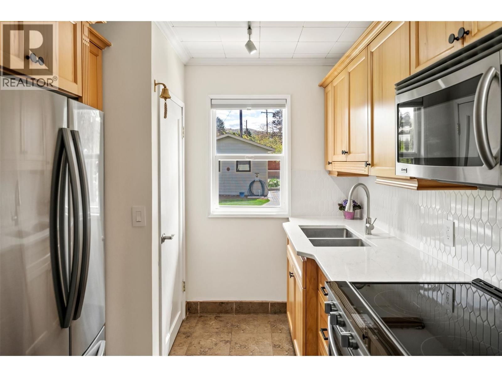 6437 BADGER STREET Image 16