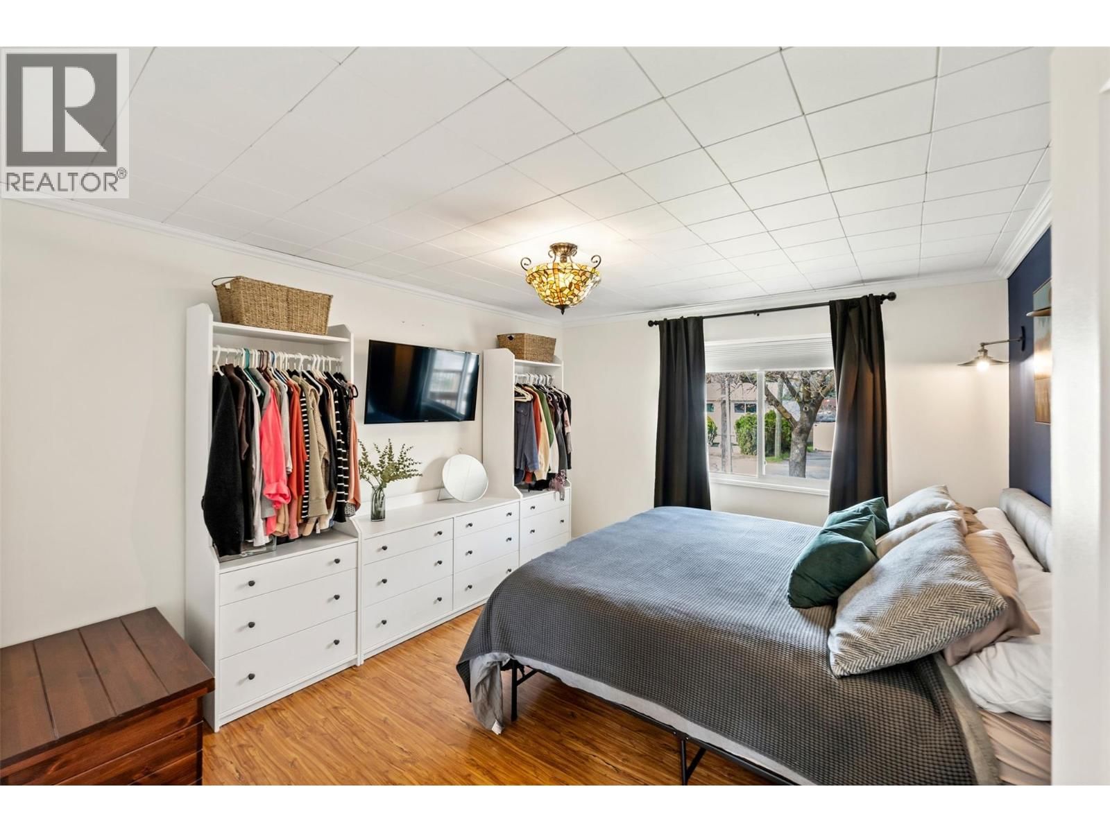 6437 BADGER STREET Image 19