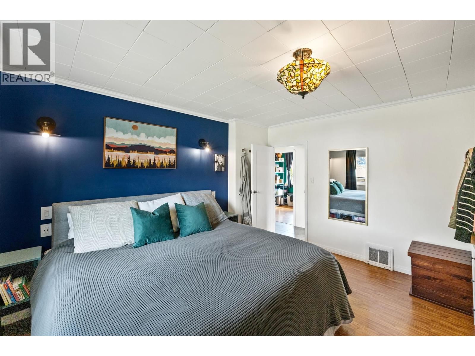 6437 BADGER STREET Image 21