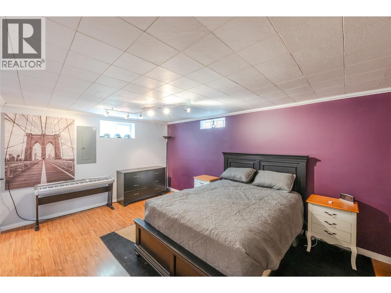 6437 BADGER STREET Image 25