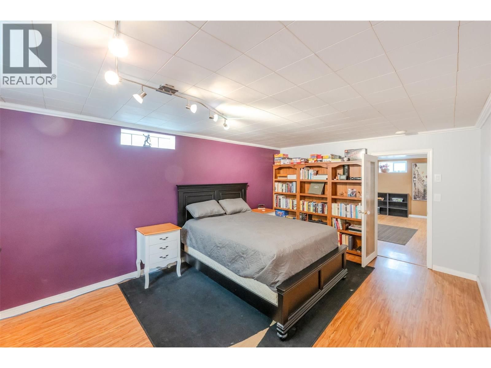 6437 BADGER STREET Image 27