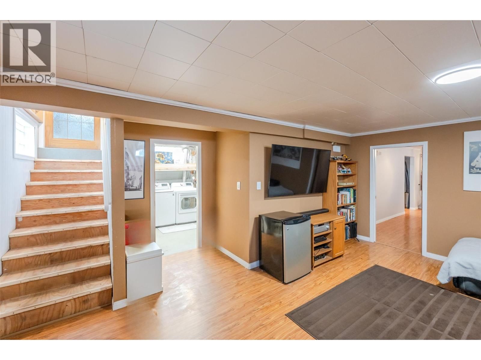 6437 BADGER STREET Image 28