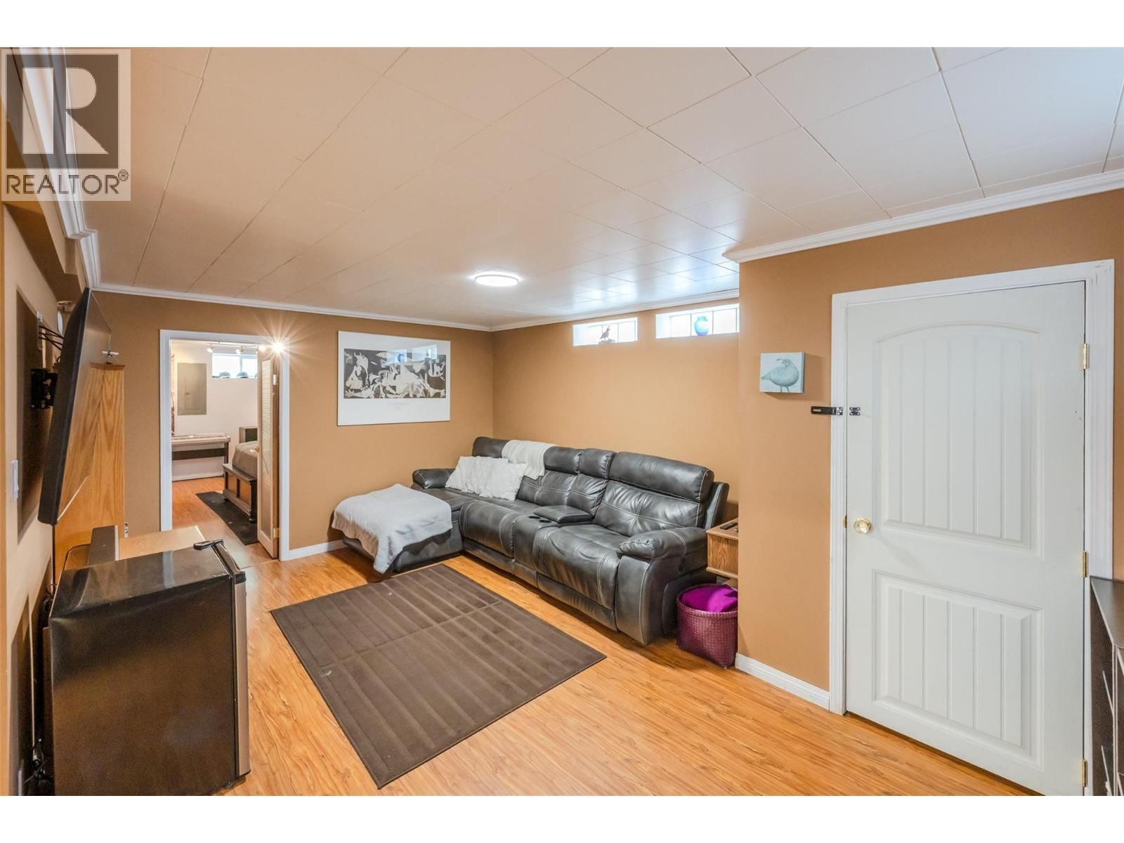 6437 BADGER STREET Image 31