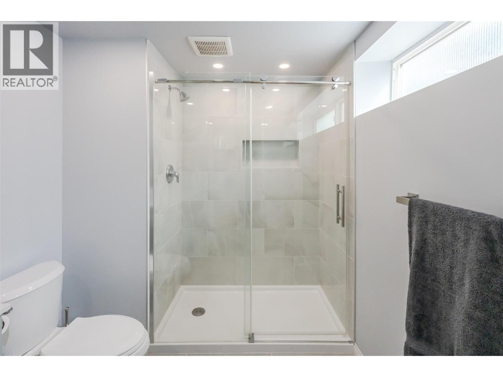 6437 BADGER STREET Image 35