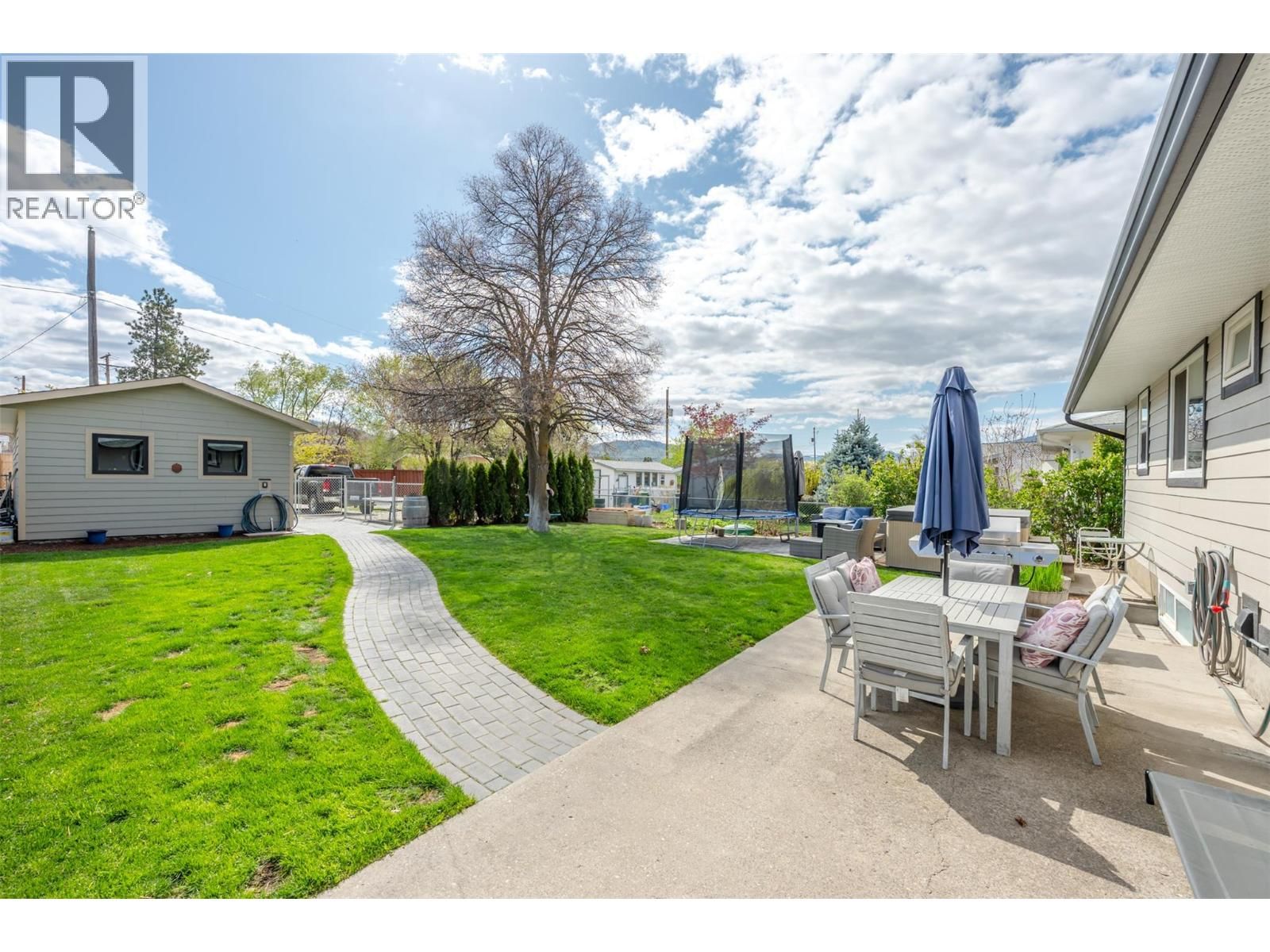 6437 BADGER STREET Image 36