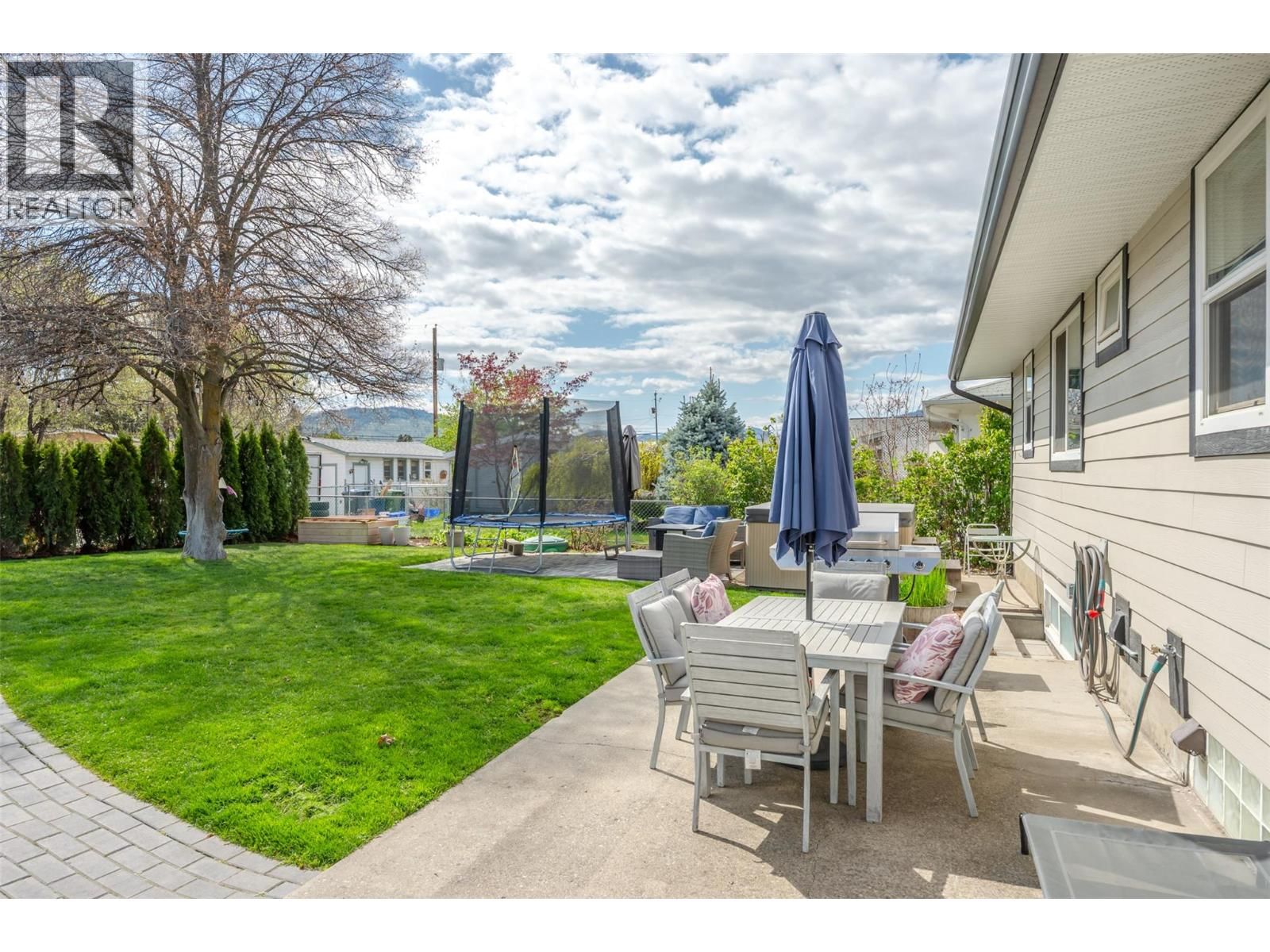 6437 BADGER STREET Image 37