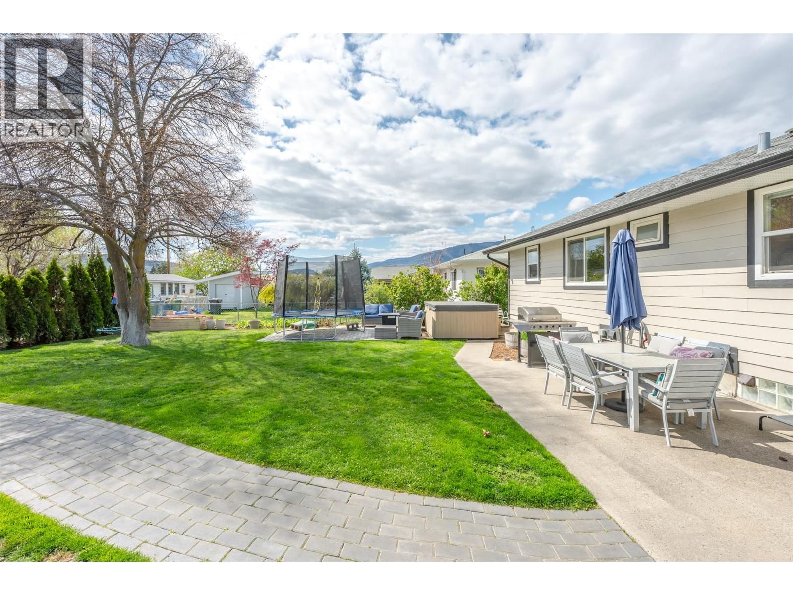 6437 BADGER STREET Image 38