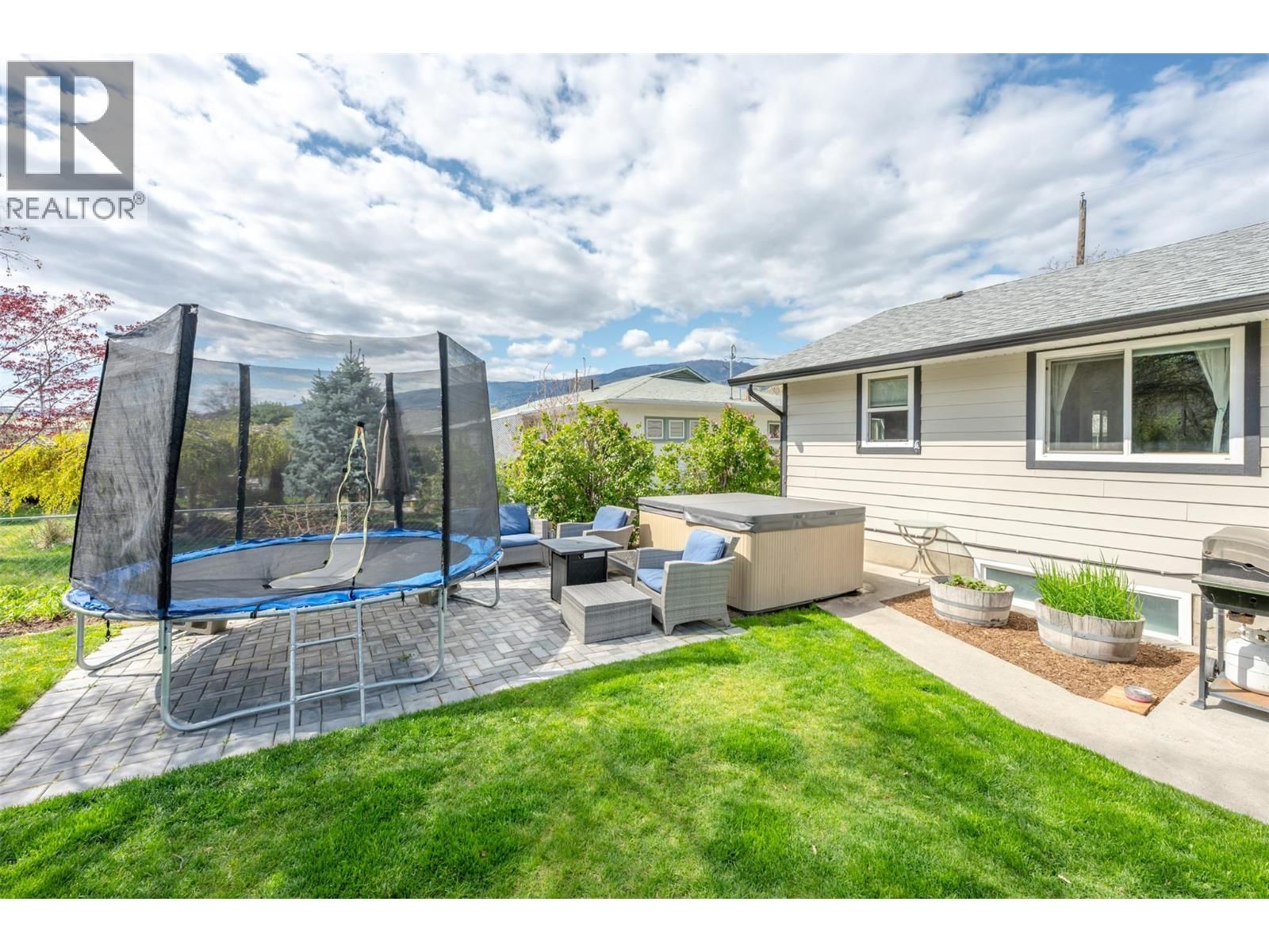 6437 BADGER STREET Image 42