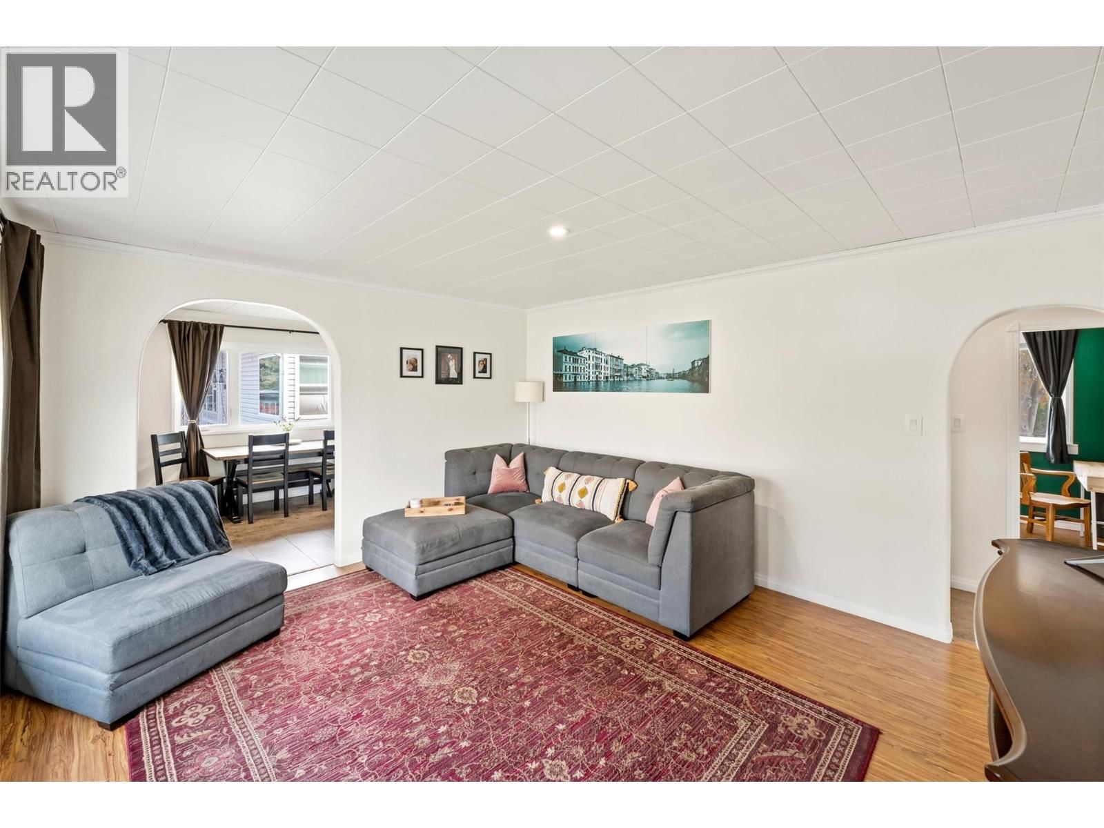 6437 BADGER STREET Image 6