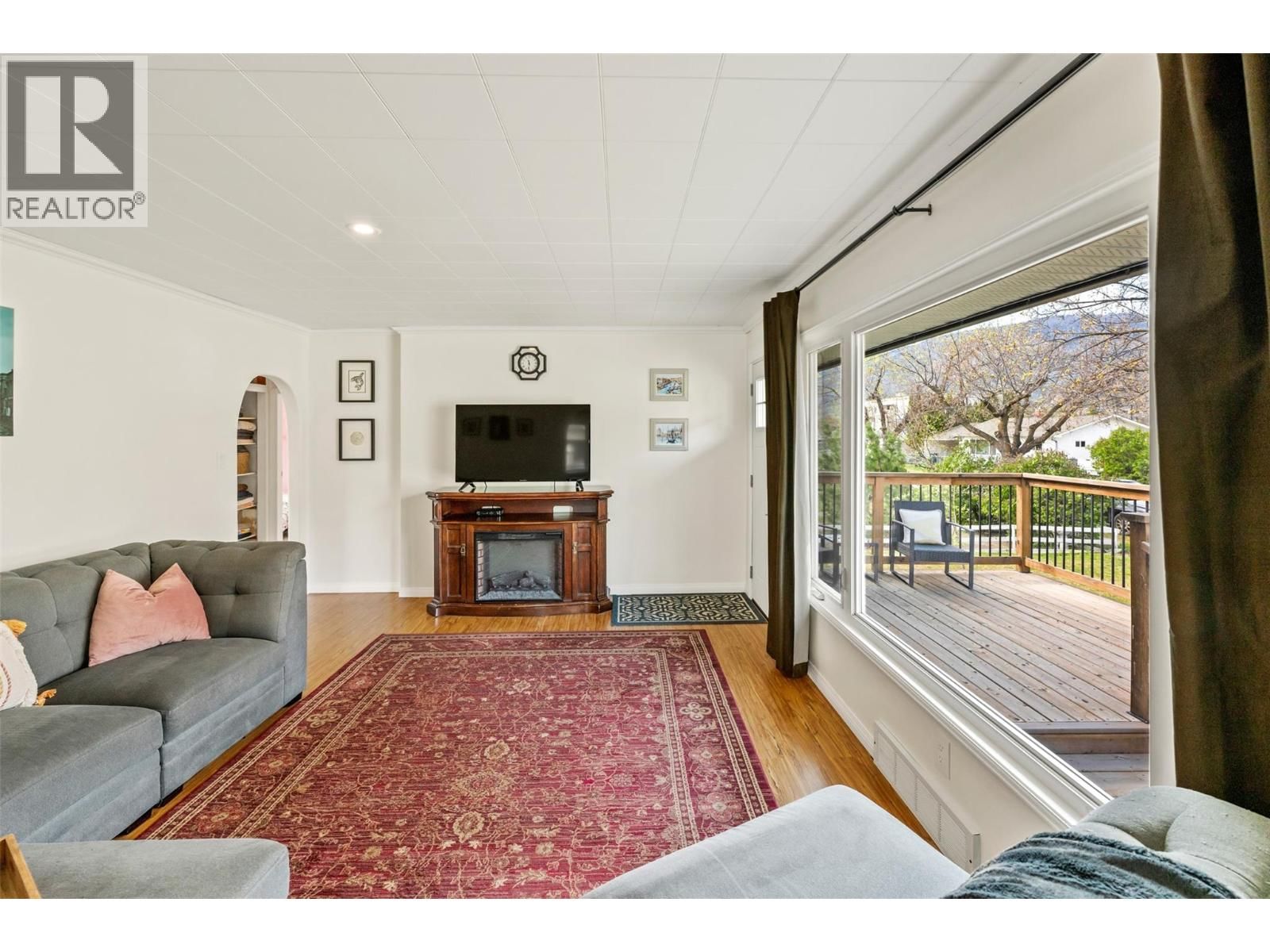 6437 BADGER STREET Image 7