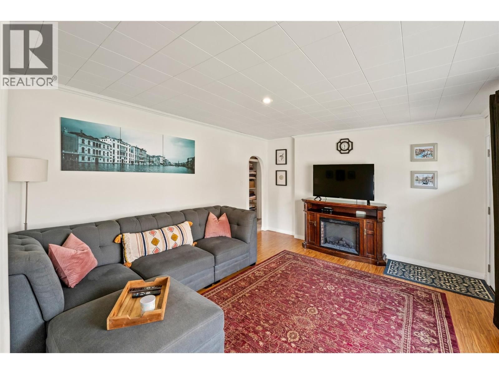 6437 BADGER STREET Image 8