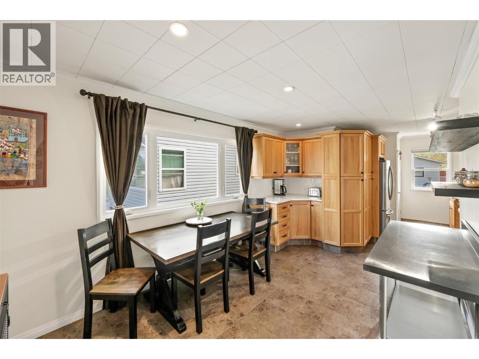 6437 BADGER STREET Image 9